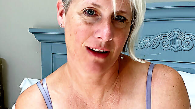 Hot White MILF Gave BBC Handjob &amp; JOI