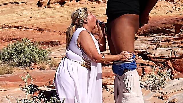 WonderFeetWoman Greek Goddess Desert Valley Quickie Blowjob