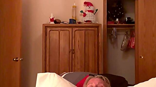 Watch granny cum with new vibe toy