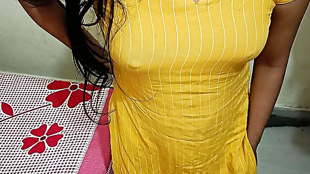Indian Hot Desi Maid Pussy Fucking with Room Owner