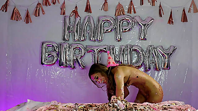 Wam!! Happy Birthday Martina Vs a Big Cake