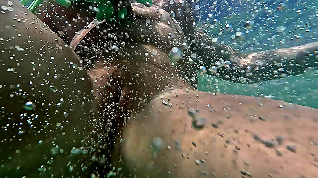 Girl Swimming Naked Underwater No Panties