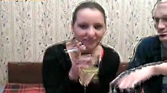 Drunk girl needs to piss in the bathroom